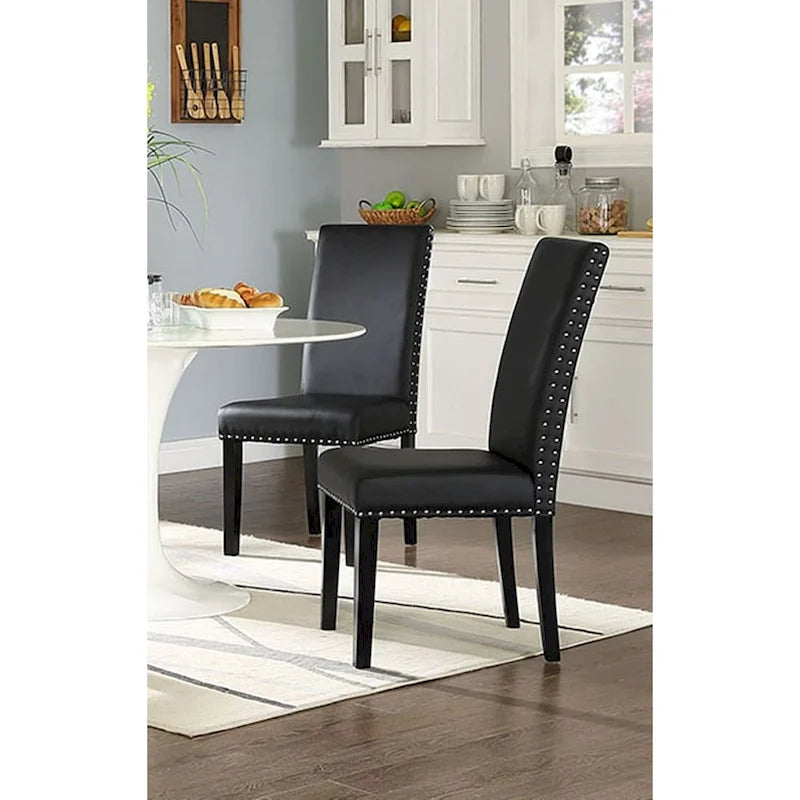 Chaise de salle à manger noire avec clous décoratifs