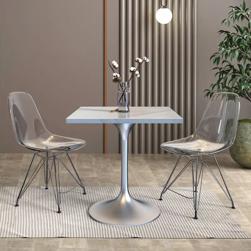 Table à manger carrée avec plateau en résine à motif marbre blanc.