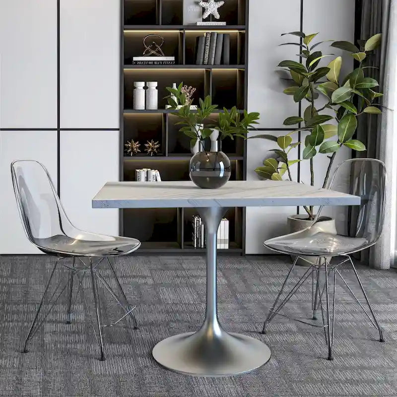 Table à manger carrée avec plateau en résine à motif marbre blanc.