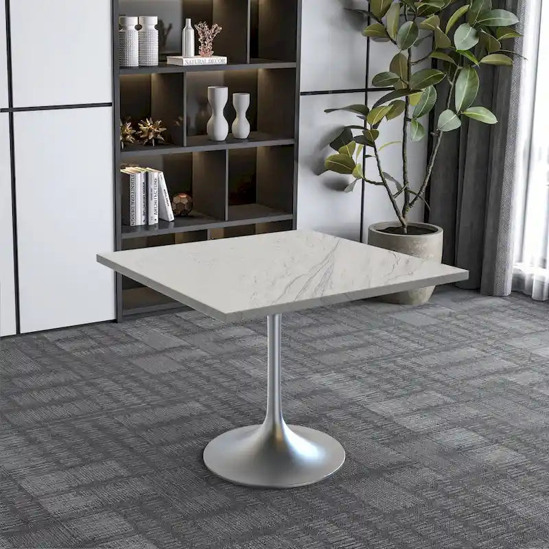 Table à manger carrée avec plateau en résine à motif marbre blanc.